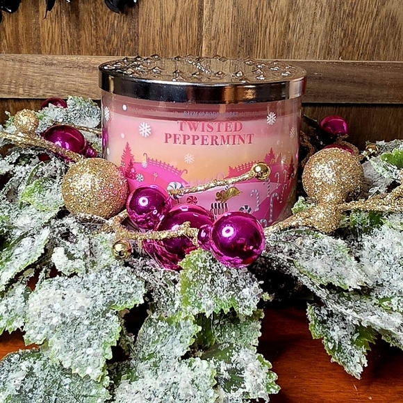 B&BW Christmas Candle Wreath Ring w/ Pink & Gold Ornaments - Picture 2 of 3